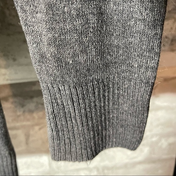 H&M Sweater Men’s Pullover V Neck Dark Gray - Picture 2 of 5